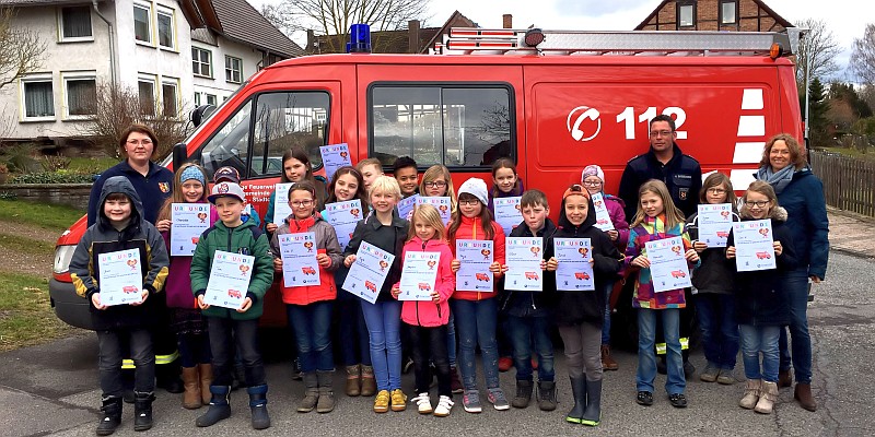 Grundschüler zu Besuch bei der Freiwilligen Feuerwehr Deensen