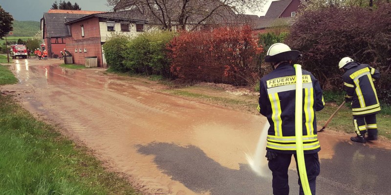 Nach Sommer-Gewitter: Lüerdissen versinkt im Schlamm