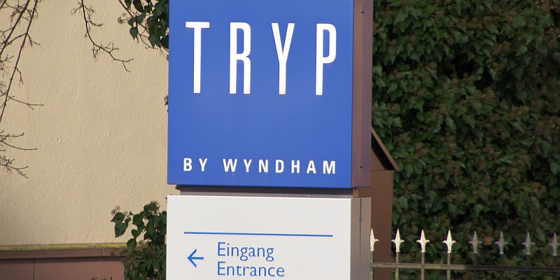 Veränderungssperre für Bereich des ehemaligen Hotels „Tryp by Wyndham“ und Umgestaltung des Mühlenangerteichs
