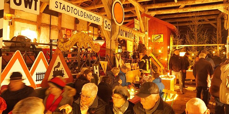 Kleiner, gemütlicher Scheunen-Weihnachtsmarkt lockt viele Besucher in den Mühlenanger