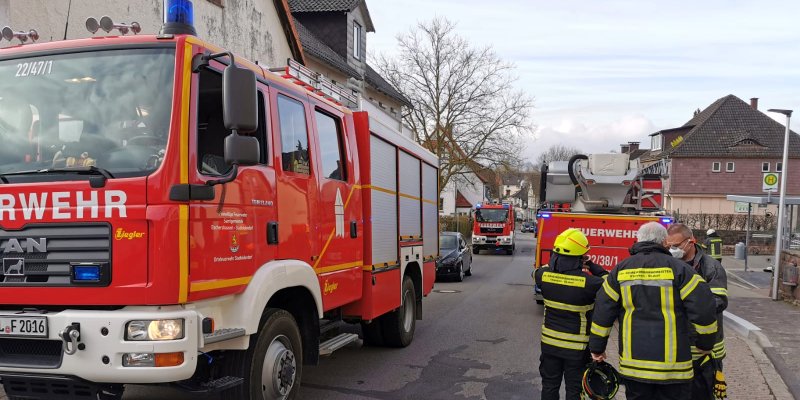 Großeinsatz abgebrochen: Wohnungsbrand entpuppt sich als Fehlalarm