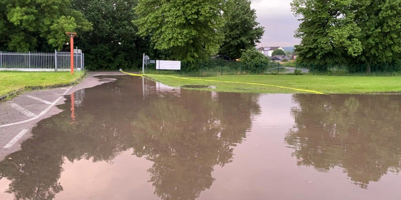 Vollgelaufene Keller und überschwemmte Straßen im Landkreis