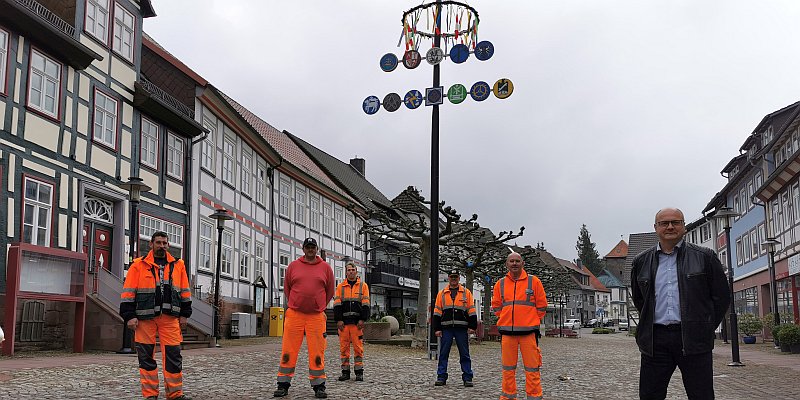 Stadtoldendorf hat den Maibaum aufgestellt