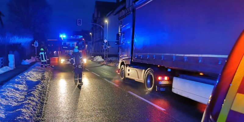 Rund 800 Meter Ölspur sorgen für Behinderungen im Feierabendverkehr