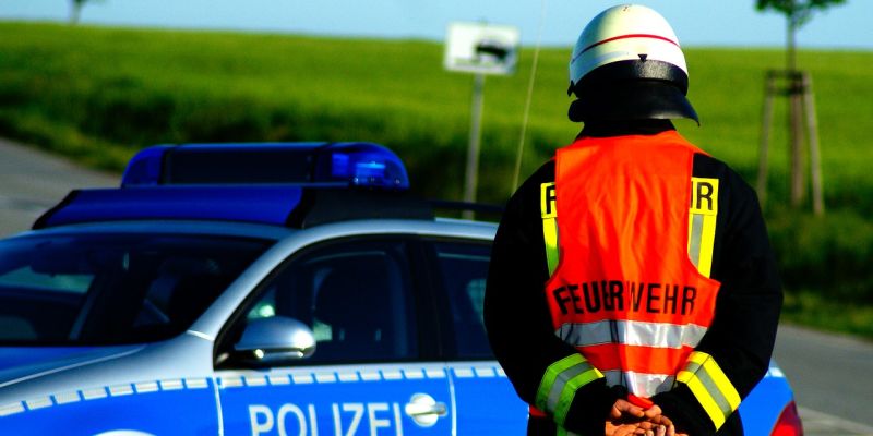 Porsche-Fahrer aus Landkreis Holzminden verursacht folgenschweren Verkehrsunfall