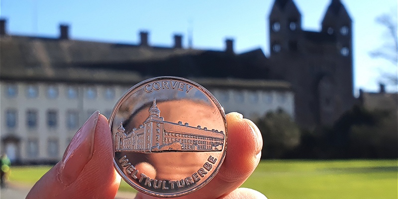 So, oder so ähnlich, wie diese vor Jahren geprägte Medaille für den Kreis Höxter könnte die bundesweit ausgegebene 20-Euro-Münze aussehen