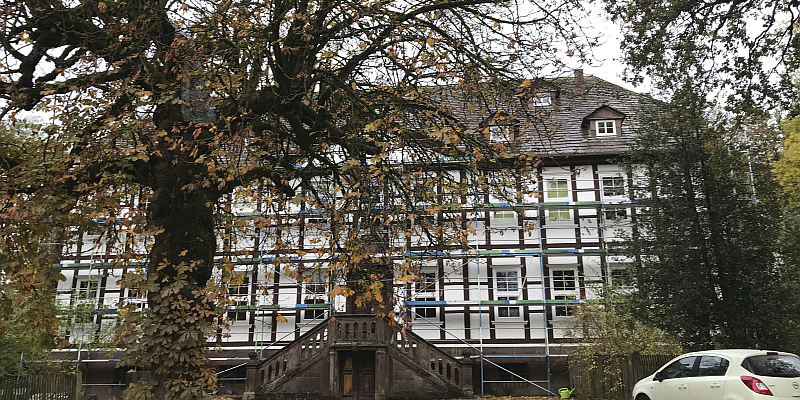 Dringend notwendige Dachsanierung von Rittergut Friedrichshausen in Dassel
