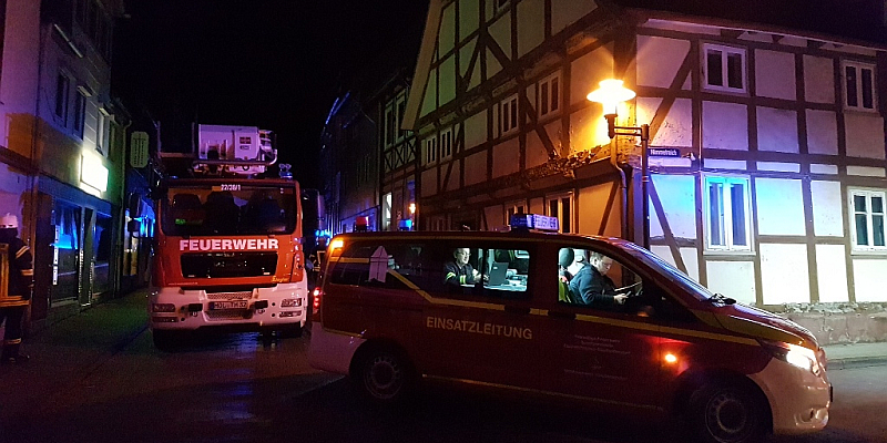 Piepender Heimrauchmelder in leerstehendem Wohnhaus: Feuerwehr beseitigt Störung 