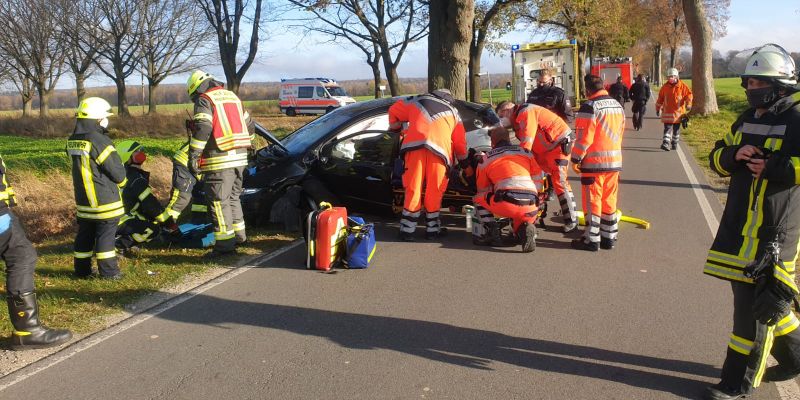 54-Jähriger nach PKW-Zusammenstoß schwer verletzt 