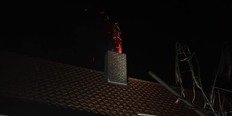 Schornsteinbrand führt zu Feuerwehreinsatz in Ammensen