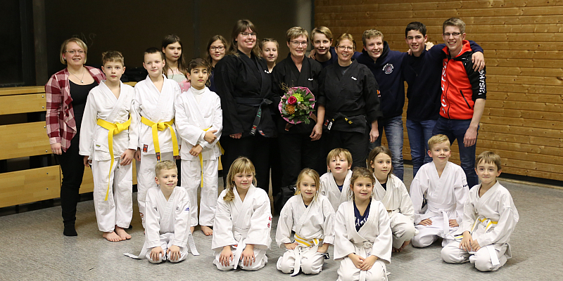 Vereins-Kyu-Prüfungen in Stadtoldendorf und Verabschiedung der Ju-Jutsu-Fachwartin