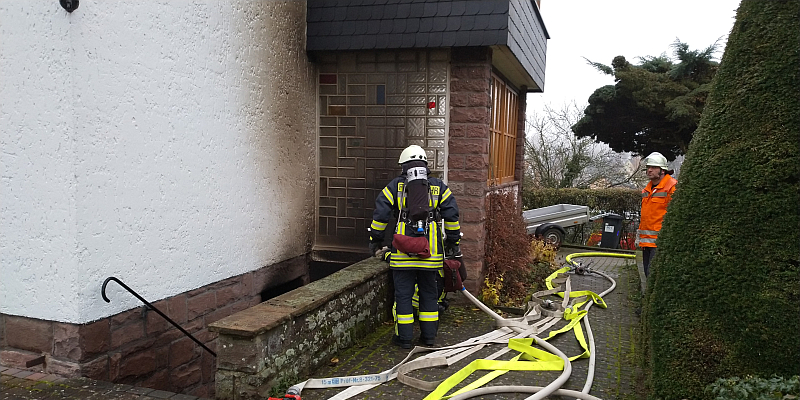 Kellerbrand in Einfamilienhaus sorgt für den Einsatz der Feuerwehren Lenne und Stadtoldendorf