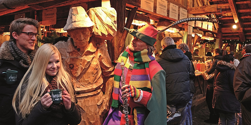 Sagenhaftes Programm vor traumhafter Kulisse: Startschuss für den Hamelner Weihnachtsmarkt 2019