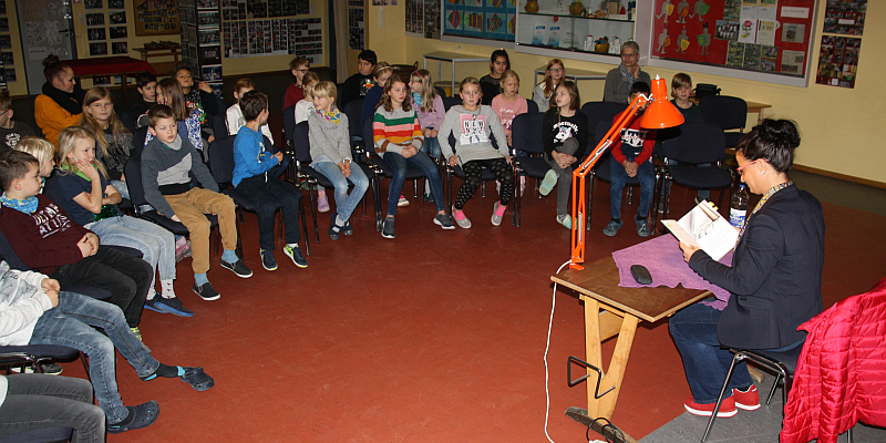 Vom Friedensklima und starken Tieren: Friedensfrühstück und Vorlesetag an der Ritterhofschule Polle