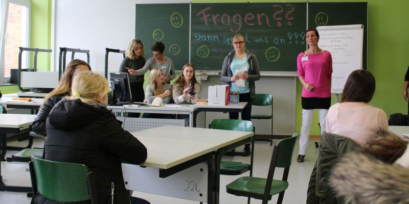 27 Unternehmen informieren auf Bildungsmesse