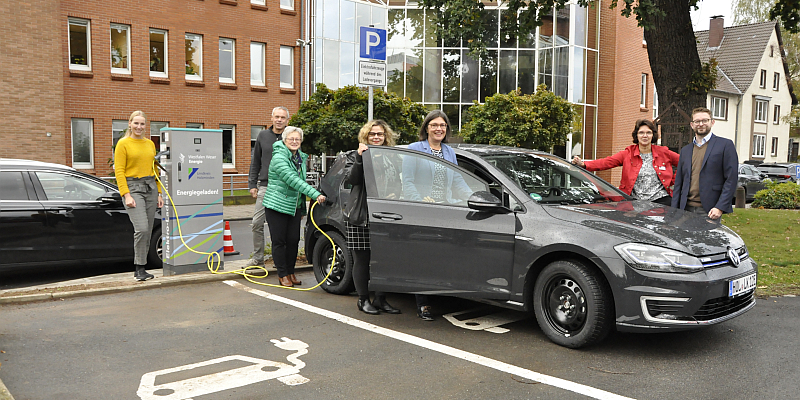 Energiegeladen und elektrisch mobil – Ladesäule von Westfalen Weser Energie für Elektroautos im Landkreis Holzminden