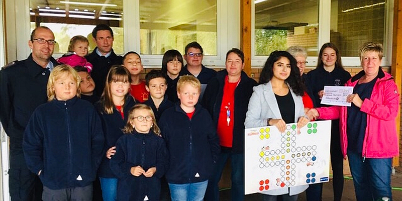 Öffentliche Versicherung unterstützt Kinderfeuerwehr in Boffzen