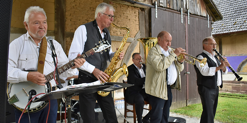 Das Wetter und der liebe Jazz - Jazzfans trotzen dem Regen in Stadtoldendorf