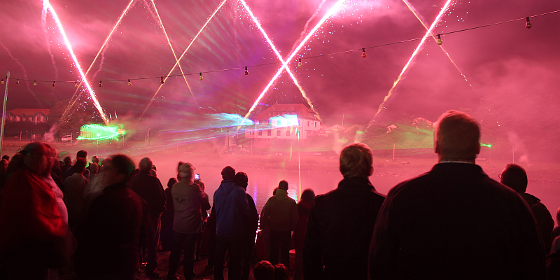 Lichterfest bringt Region zum Leuchten: Norddeutschlands größtes musikalisches Höhenfeuerwerk in der Solling-Vogler-Region im Weserbergland