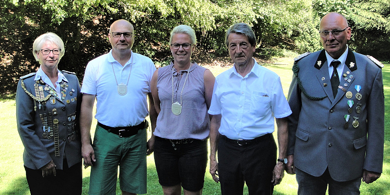 Ralf Schaper und Kim Schütte regieren als Dorfkönige 2019 in Lenne