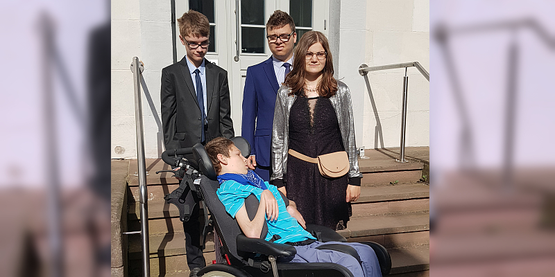 „Schule an der Weser“ verabschiedet fünf Absolventen