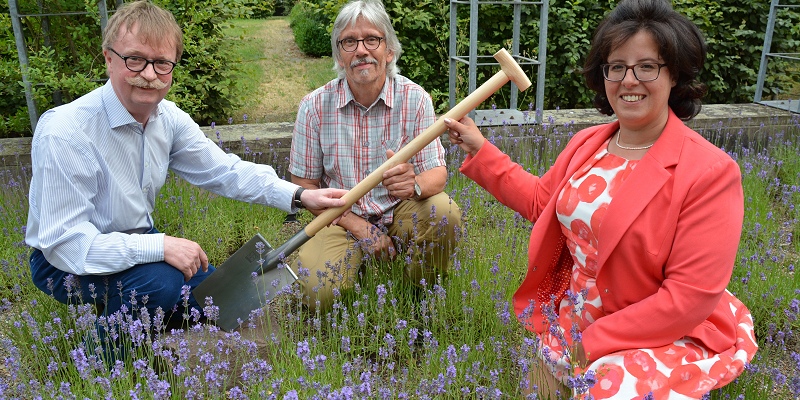 Mit einem „Staffel-Spaten“ ist der „LGS-Staffellauf“ nun gestartet
