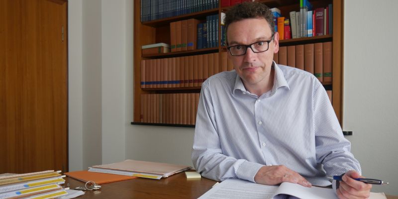 Lügder Kindesmissbrauchsfall: Im Gespräch mit Nebenklagevertreter Sebastian Schaper