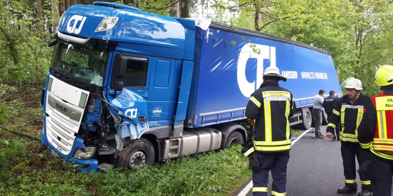 Lkw-Unfall: L 549 zwischen Neuhaus und Rottmünde voll gesperrt