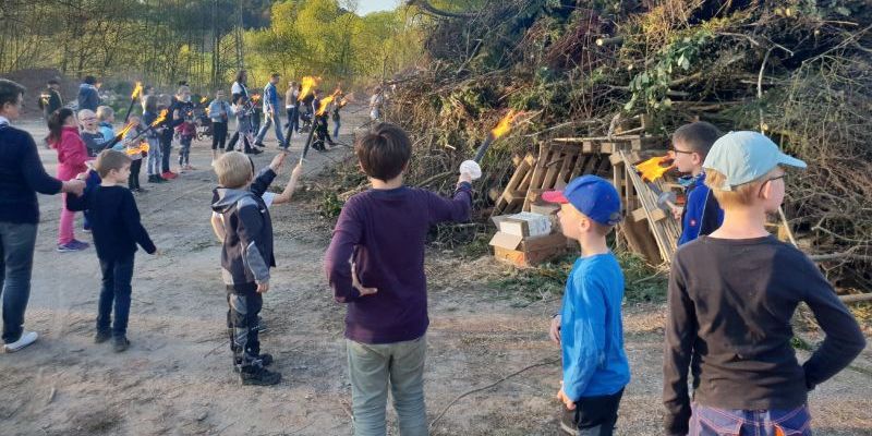 Vierte Auflage des Johanni-Osterfeuers lockt viele Besucher