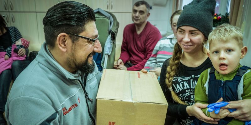 Johanniter-Weihnachtstrucker: Pakete aus Holzminden in der Ukraine eingetroffen