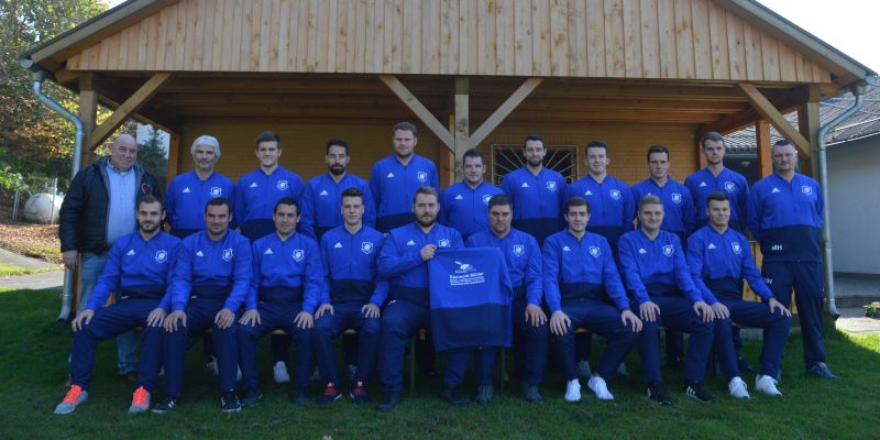 Der SV Frischauf Rühle präsentiert sich in neuen Trainingsanzügen
