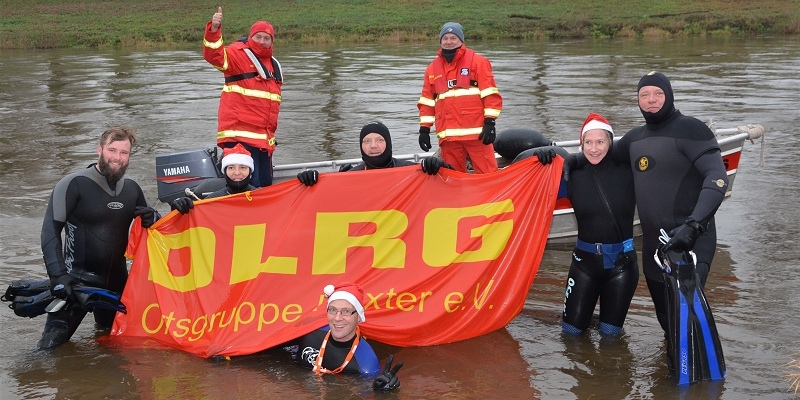 Frohe Weihnachten erklang es aus der Weser: DLRG setzt ihre Tradition fort