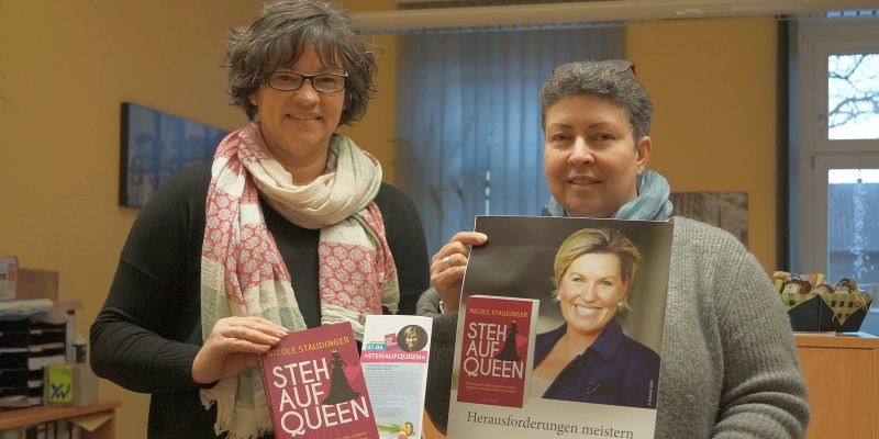 „Schlagfertigkeitsqueen“ Nicole Staudinger kommt mit Lese-Show nach Stadtoldendorf