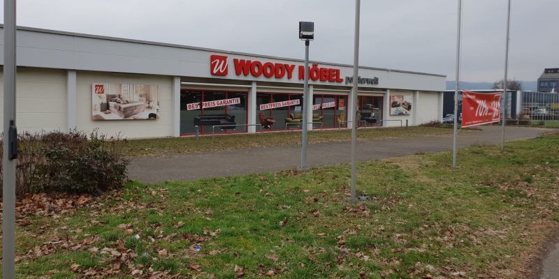 (Fast) Nahtloser Übergang in Holzminden: „Woody Möbel“ geht, „Möbel Fast“ kommt