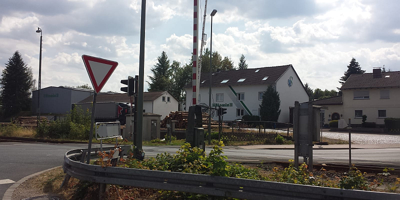 Abgebrochene Bahnschranke wurde heute ersetzt