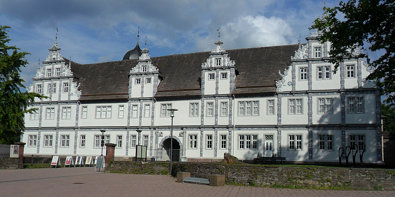 Geschichte und Geschichten entlang der alten Schlossmauern - Schloss- und Schlossrundwegführung