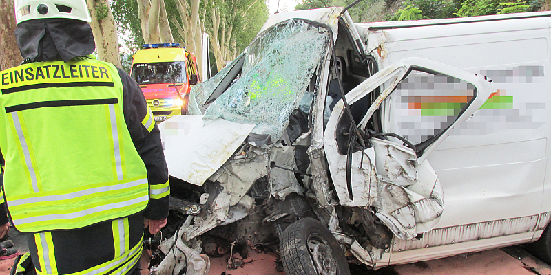 Fahrer aus Landkreis Holzminden verunfallen schwer - Rettungshubschrauber im Einsatz