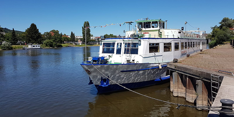 Hameln: Unbekannte lösen Vertäuung von Fahrgastschiff - Schiff treibt ab