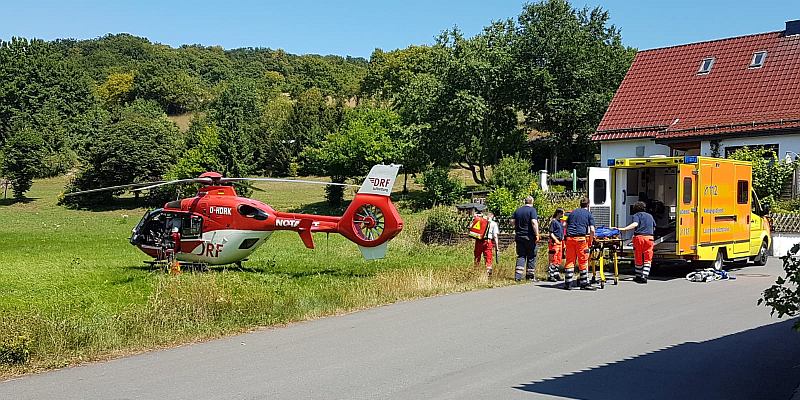 „Christoph 44“ im Einsatz: 55-Jähriger verunglückt kurz vor Merxhausen schwer