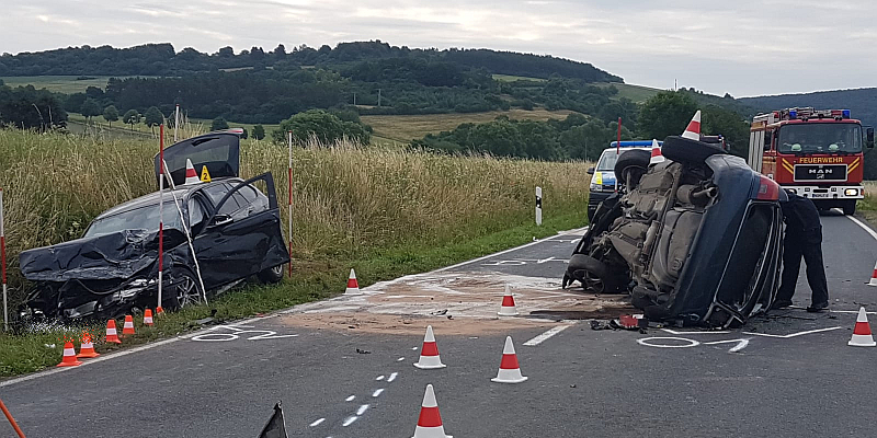 Vollsperrung nach Unfall: Audi und BMW stoßen zusammen – Holzmindener wird aus Pkw geschleudert