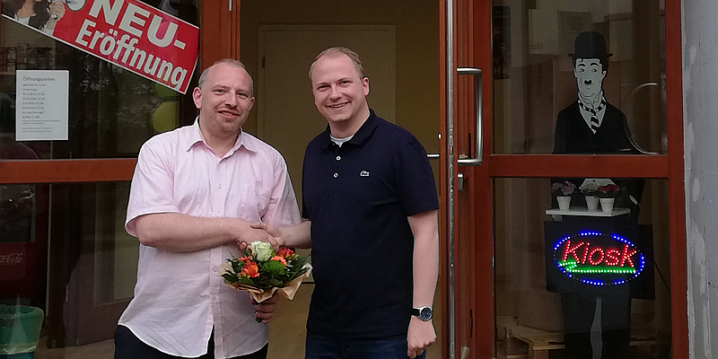 Bürgermeisterkandidat beglückwünscht Gründer des Stadtoldendorfer Spätkaufs