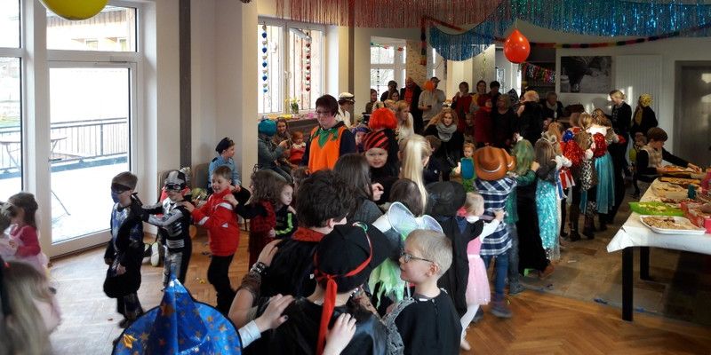 Über 65 kleine Narren feiern Kinderkarneval in Arholzen