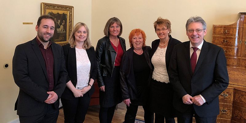 Neuer Koordinator der Weseranrainer: Johannes Schraps, zudem Marja-Liisa Völlers, Esther Dilcher, Ulrike Gottschalck, Susanne Mittag und Achim Post.