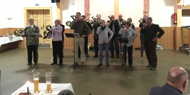 Fröhliche Stimmung bei Weihnachtsfeier des Bläserkorps Tannengrund 