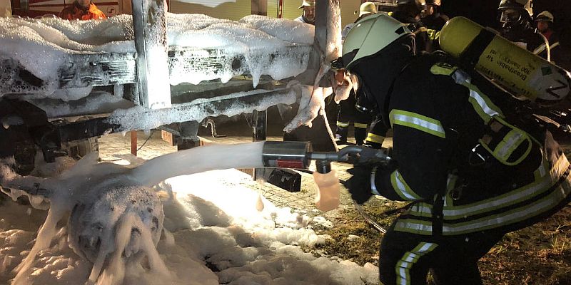 Vermeintlicher Scheunenbrand in Mainzholzen führt zu Alarmierung – Gebrannt hat jedoch etwas anderes