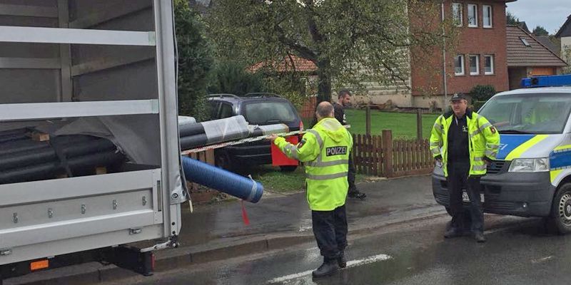 Schwerlastkontrolle der Polizei: Zum Teil wurden gravierende Mängel festgestellt