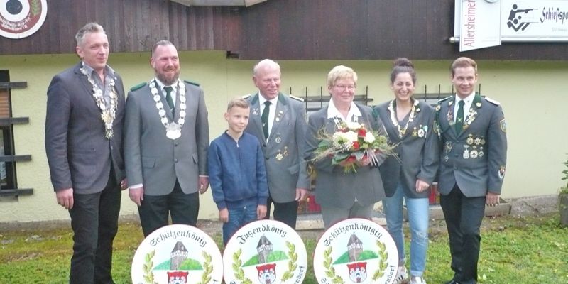 Cornelia Hadamke und Sascha Starke sind die neuen Majestäten -  „Weiß-Rot Stadtoldendorf“ proklamierte seine Könige 2017