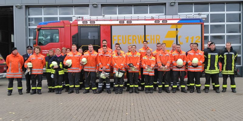25 Teilnehmer schließen Grundausbildungslehrgang der Feuerwehr erfolgreich ab