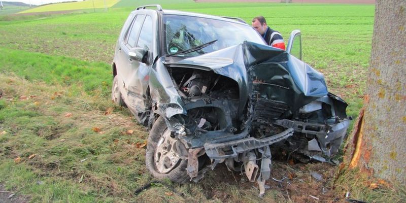 Halle/ Bremke: Schwerer Verkehrsunfall auf der L588