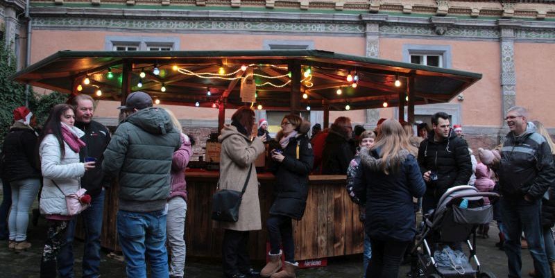 Weihnachtsmarkt in alten Gemäuern